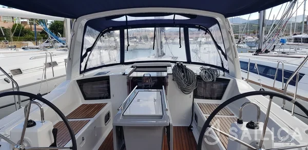 Oceanis 41.1 - Yacht Charter Sailica