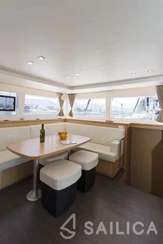 Lagoon 450  Flybridge - Yacht Charter Sailica