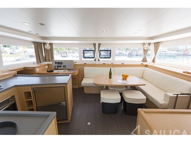 Lagoon 450  Flybridge - Yacht Charter Sailica