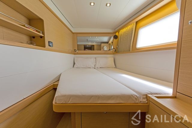 Lagoon 450  Flybridge - Yacht Charter Sailica