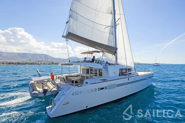 Lagoon 450  Flybridge - Yacht Charter Sailica