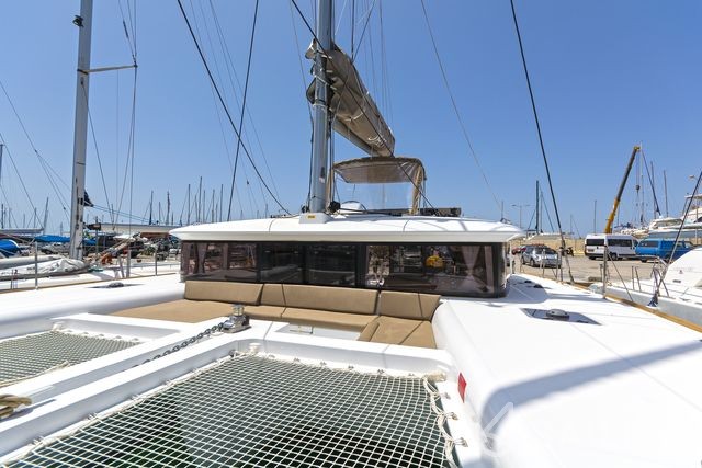 Lagoon 450  Flybridge - Yacht Charter Sailica