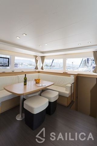 Lagoon 450  Flybridge - Yacht Charter Sailica