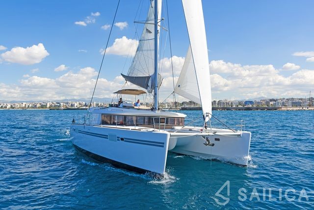 Lagoon 450  Flybridge - Yacht Charter Sailica