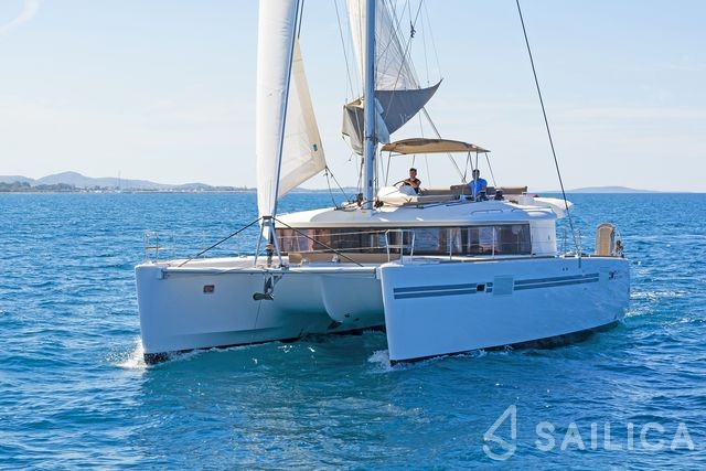 Lagoon 450  Flybridge - Yacht Charter Sailica