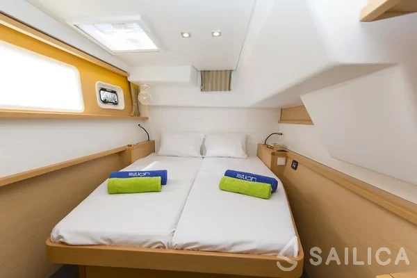Lagoon 450  Flybridge - Yacht Charter Sailica