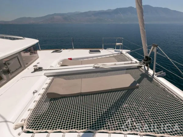 Lagoon 400 S2 - Yacht Charter Sailica