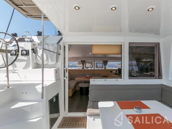 Lagoon 400 S2 - Yacht Charter Sailica
