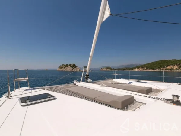 Lagoon 400 S2 - Yacht Charter Sailica