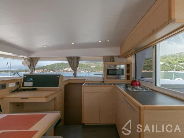 Lagoon 400 S2 - Yacht Charter Sailica