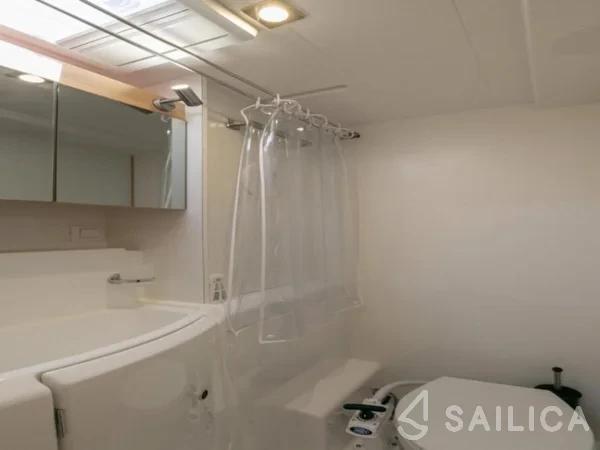 Lagoon 400 S2 - Yacht Charter Sailica