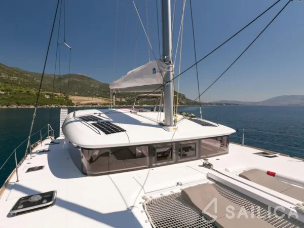 Lagoon 400 S2 - Yacht Charter Sailica