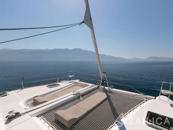 Lagoon 400 S2 - Yacht Charter Sailica