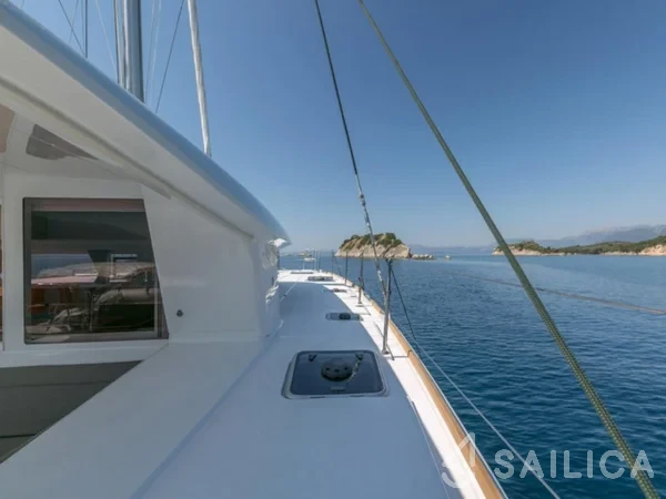 Lagoon 400 S2 - Yacht Charter Sailica