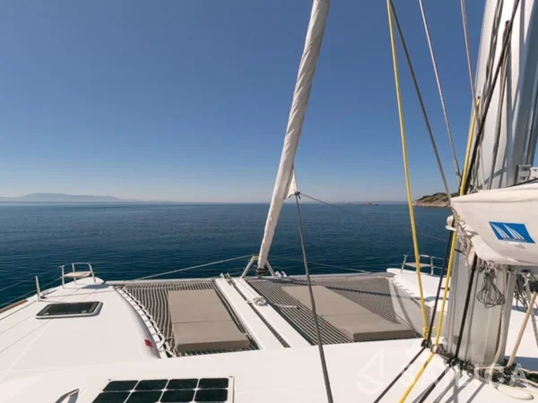 Lagoon 400 S2 - Yacht Charter Sailica