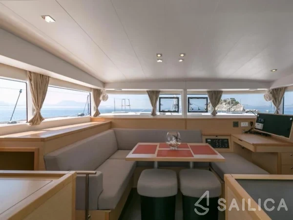 Lagoon 400 S2 - Yacht Charter Sailica