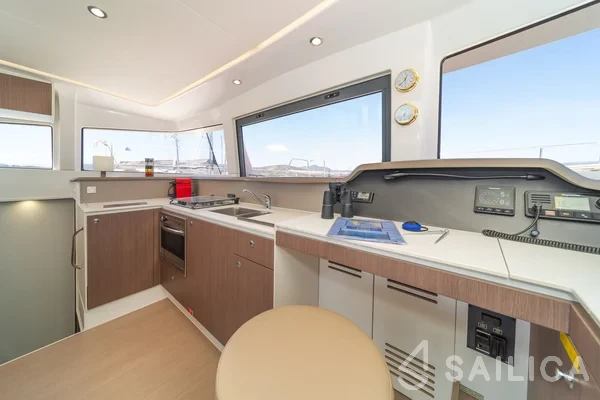 Bali 4.1 - Yacht Charter Sailica