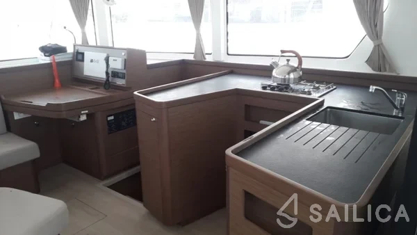 Lagoon 42 - Yacht Charter Sailica