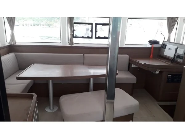 Lagoon 42 - Yacht Charter Sailica
