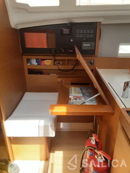 Sun Odyssey 410 - Yacht Charter Sailica