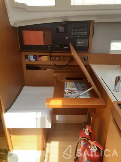Sun Odyssey 410 - Yacht Charter Sailica