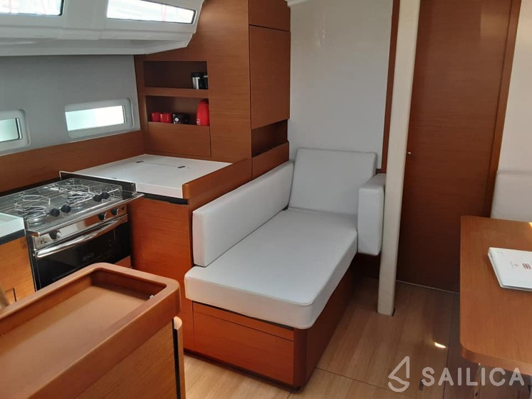 Sun Odyssey 410 - Yacht Charter Sailica