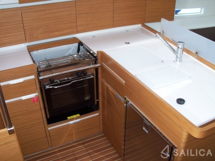 Elan 40 Impression - Yacht Charter Sailica
