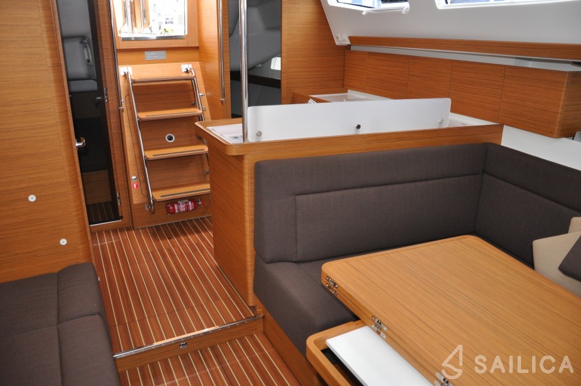 Elan 40 Impression - Yacht Charter Sailica