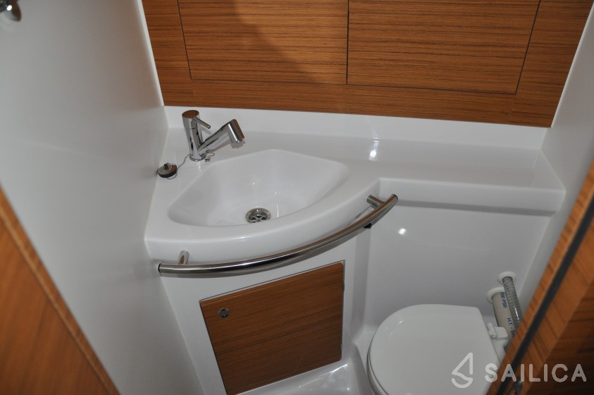 Elan 40 Impression - Yacht Charter Sailica