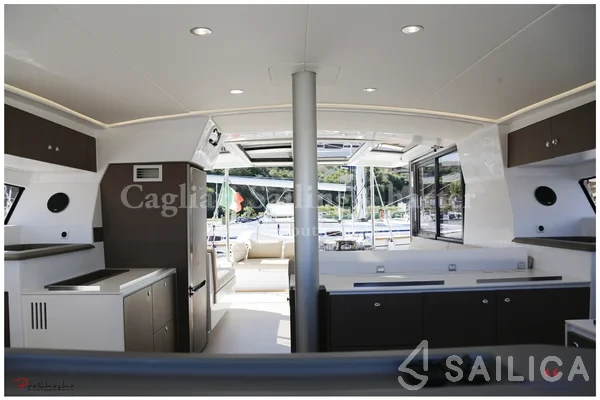 Bali 4.1 - Yacht Charter Sailica