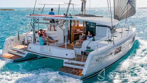 Lagoon 42 - Yacht Charter Sailica