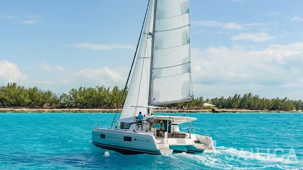 Lagoon 42 - Yacht Charter Sailica