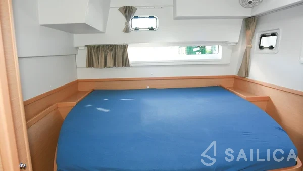Lagoon 42 - Yacht Charter Sailica