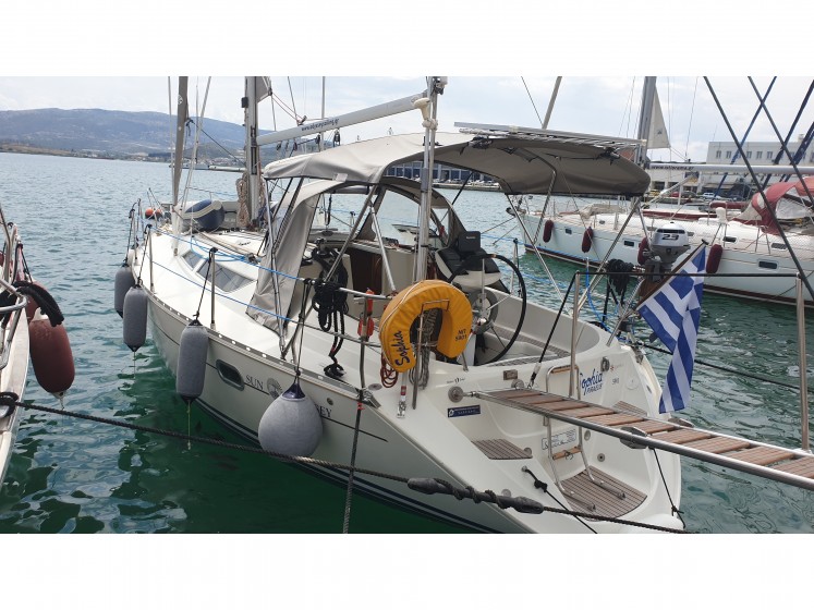 Sun Odyssey 33 - Yacht Charter Sailica