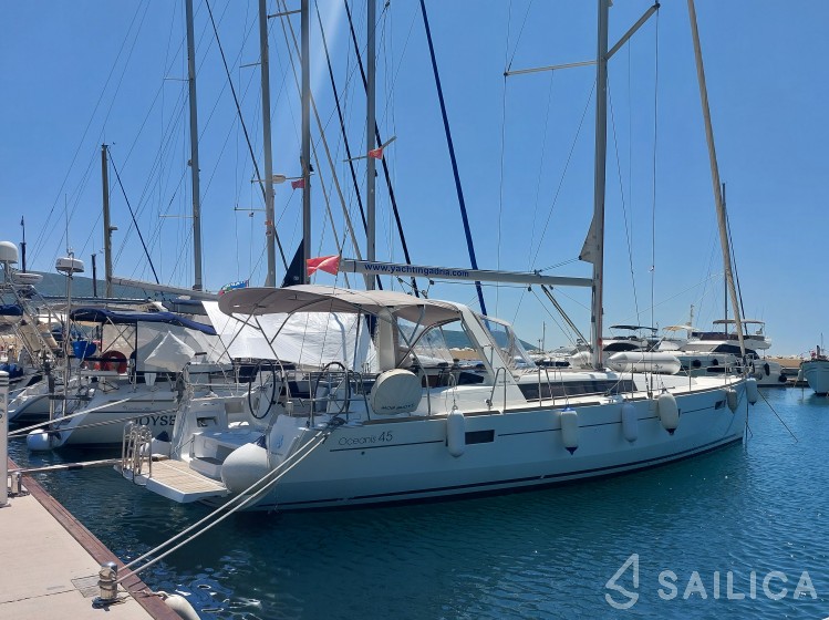 Oceanis 45 - Yacht Charter Sailica