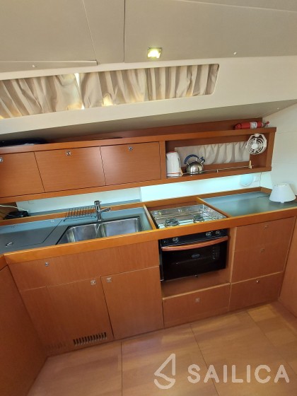 Oceanis 45 - Yacht Charter Sailica