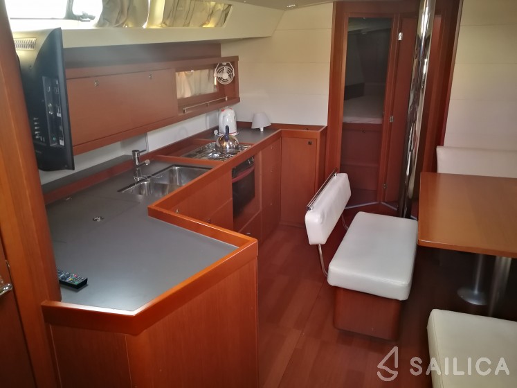 Oceanis 45 - Yacht Charter Sailica