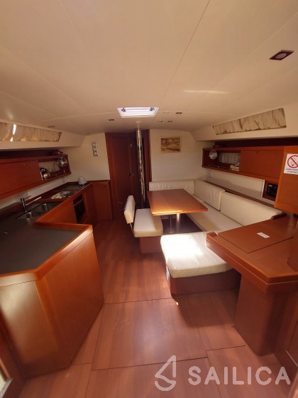Oceanis 45 - Yacht Charter Sailica