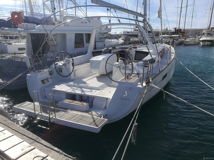 Oceanis 45 - Yacht Charter Sailica
