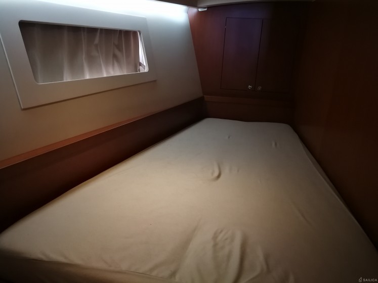 Oceanis 45 - Yacht Charter Sailica