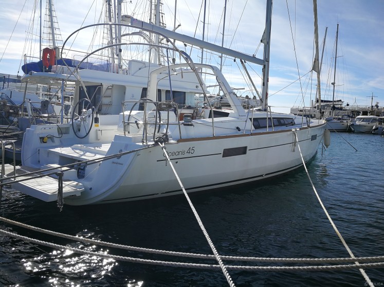 Oceanis 45 - Yacht Charter Sailica
