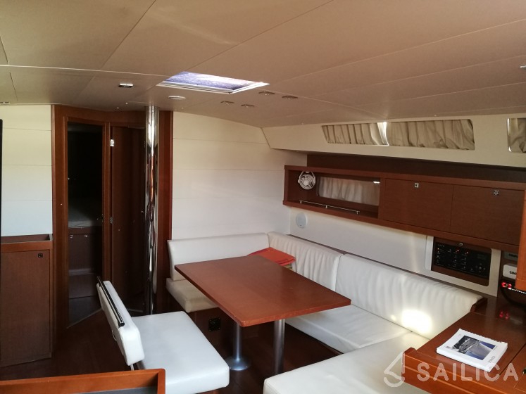 Oceanis 45 - Yacht Charter Sailica