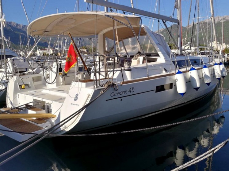 Oceanis 45 - Yacht Charter Sailica