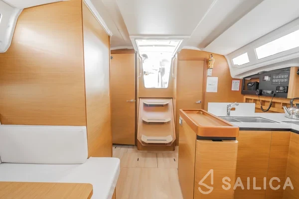 Sun Odyssey 410 - Yacht Charter Sailica