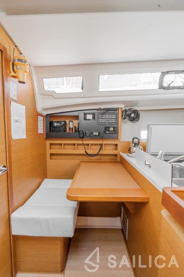 Sun Odyssey 410 - Yacht Charter Sailica