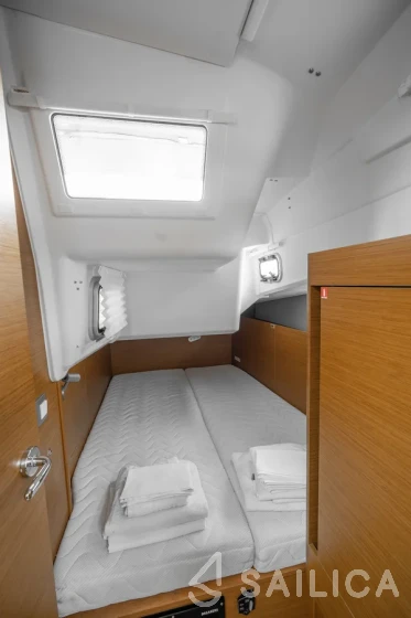 Sun Odyssey 410 - Yacht Charter Sailica