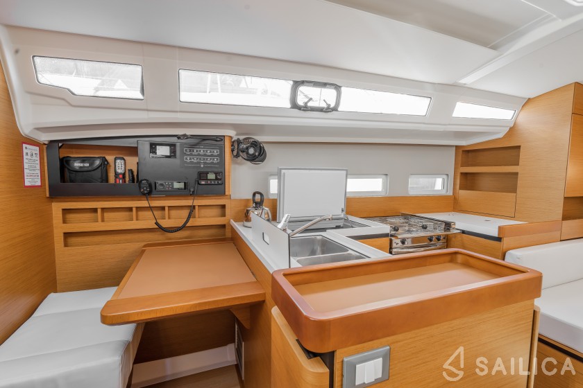 Sun Odyssey 410 - Yacht Charter Sailica