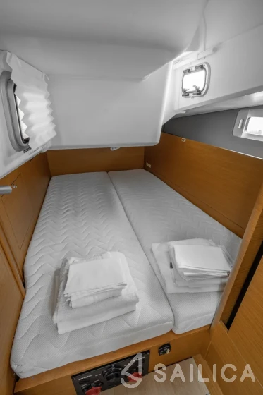 Sun Odyssey 410 - Yacht Charter Sailica