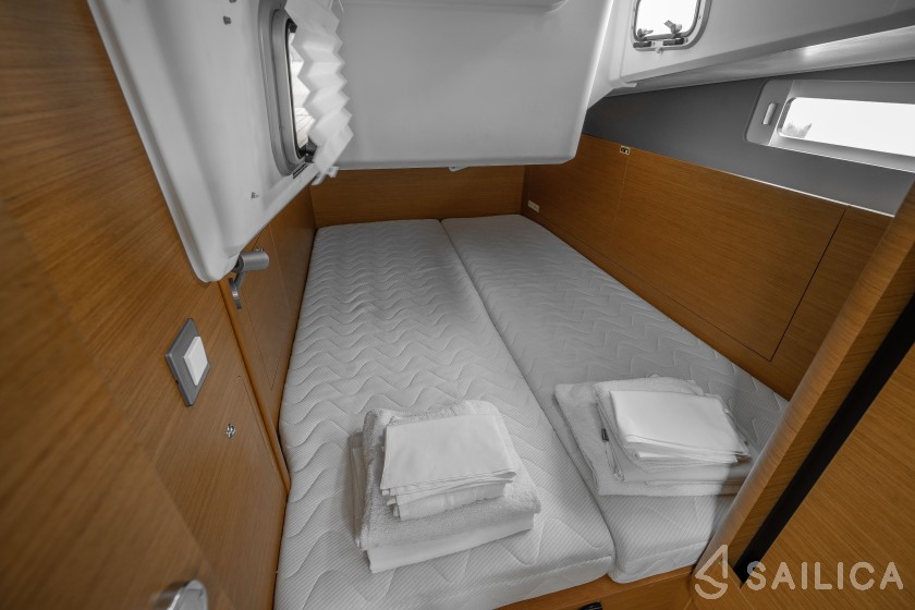 Sun Odyssey 410 - Yacht Charter Sailica