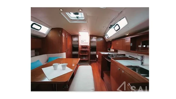 Oceanis 40 - Yacht Charter Sailica